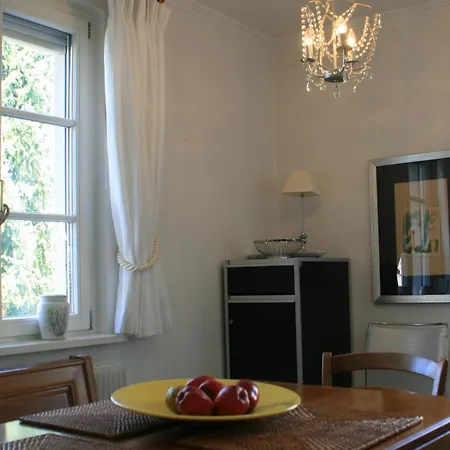 Vakantiehuis Koechlin - Charmante Doppelhaushaelfte Mit Garten Und Parkplatz Lindau (Bodensee)