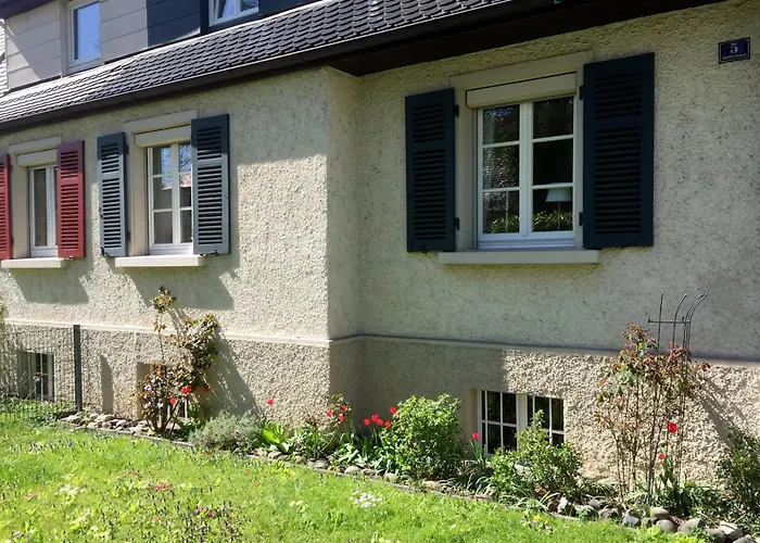 Koechlin - Charmante Doppelhaushaelfte Mit Garten Und Parkplatz
